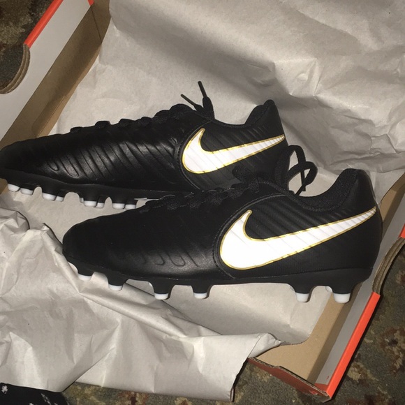 Nike Other - NIB Nike Tiempo Rio Jr soccer shoes/cleats size 2